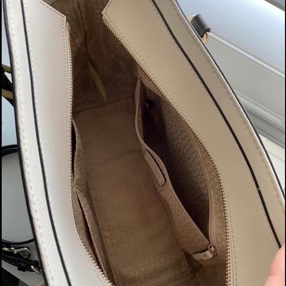 Kate Spade Purse - Picture 2 of 6